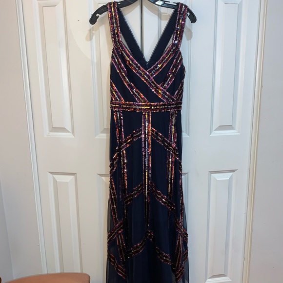 ELEGANT DRESS - Picture 2 of 8